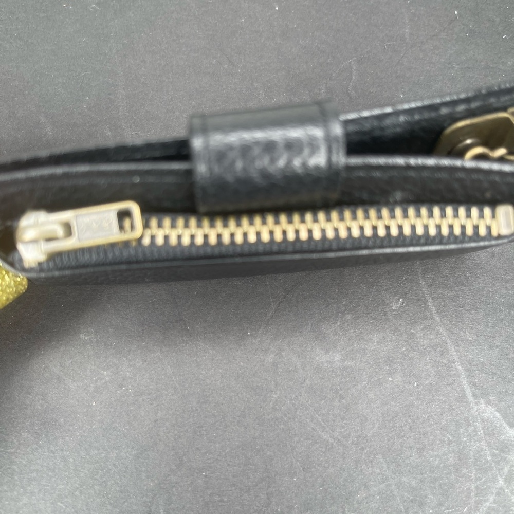 Burberrys Black Leather Key Holder - Picture 3 of 9